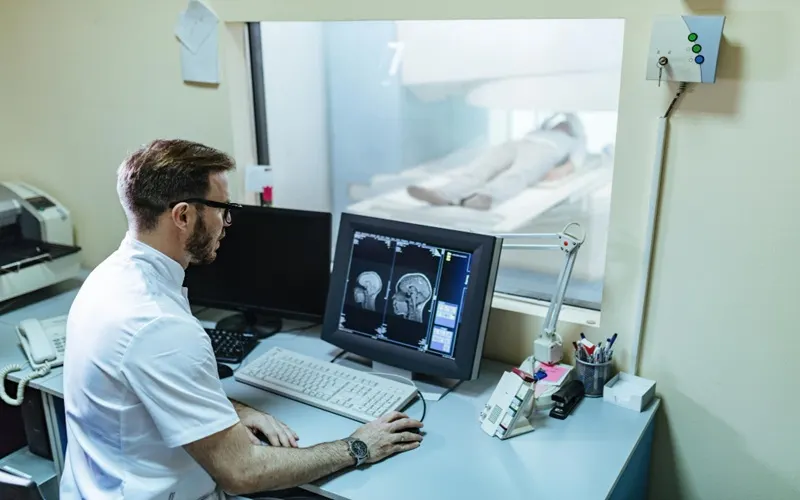 how to become a radiologist
