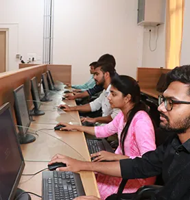 computer labs at The Apollo University