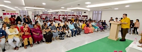 Dr. Kiran Acharya delivering a speech during ApolloPEX-2025.