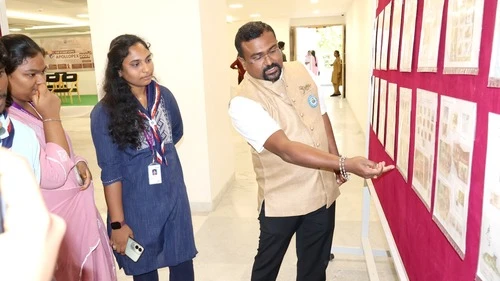 Dr. Nishan Bhat discussing with students at ApolloPEX-2025 exhibition.