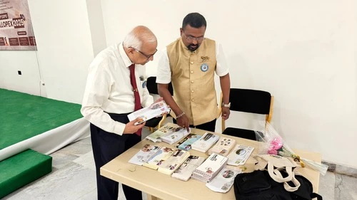 Dr. Vinod Bhat VC and Dr. Nishanth Bhat engaging in project discussion during the expo