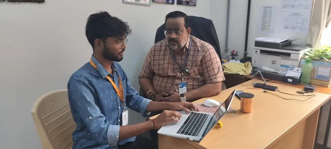 Dr.Bhaskar Reddy and Students discussing learning outcomes from EWYL internships