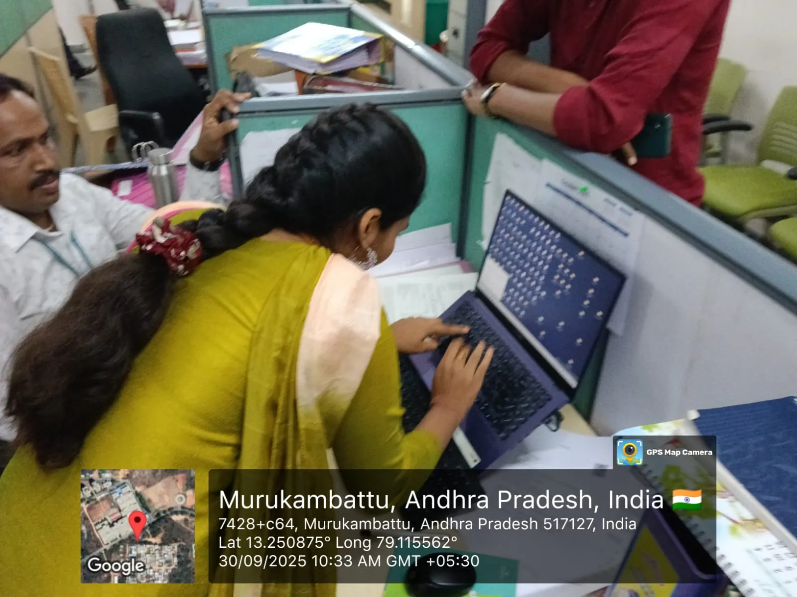 Mr.Krishna explaining key concepts to EWYL intern during a training session