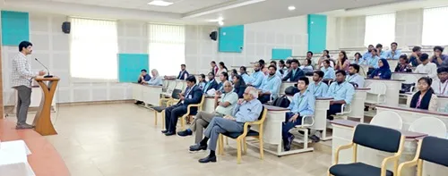Audience engaged as Shri Pradeep Kumar delivers insights on Viksit Bharat at Apollo University