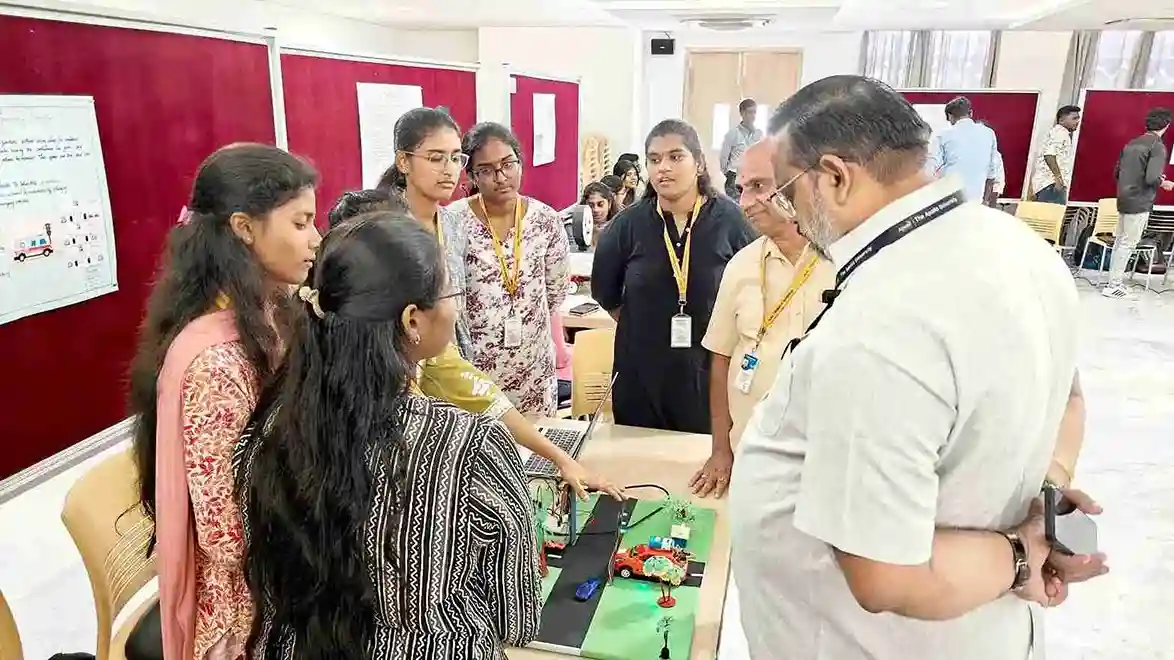 Project Expo -Student Projects Prof Bhaskar Reddy and Dr. Kothandan_4_11zon_4_11zon