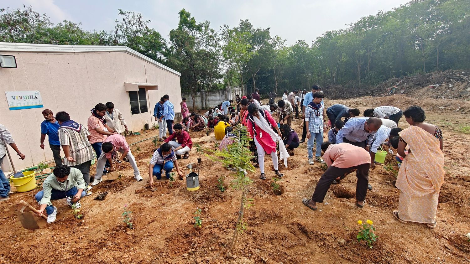 Rose-Garden-Plantataion-Drive-Students-Planting